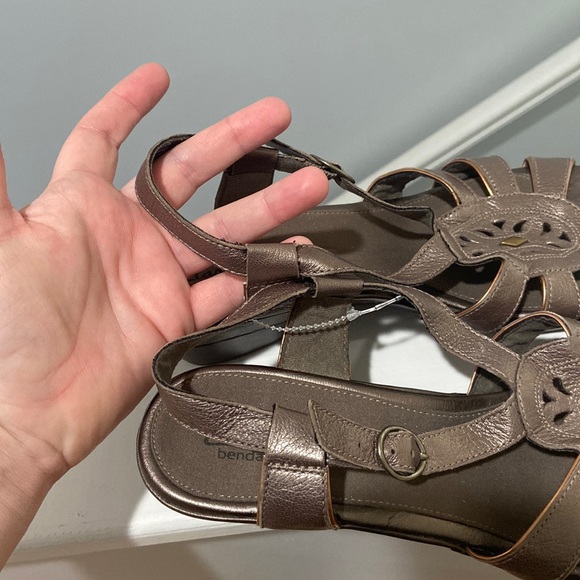 CLARKS Bendables Leather Wedge Sandals Bronze color Women's Size 11m EUC - Picture 7 of 17